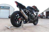 YAMAHA R1