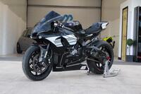 YAMAHA R1