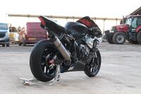 YAMAHA R1