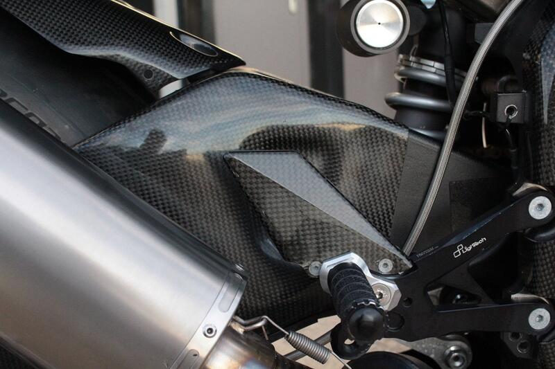 YAMAHA R1
