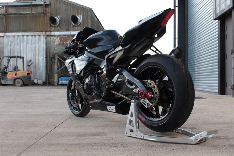 YAMAHA R1