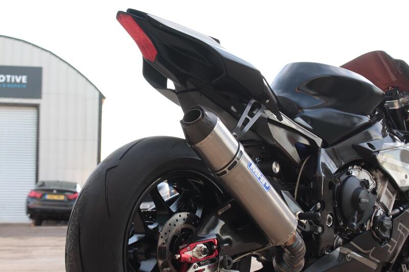 YAMAHA R1