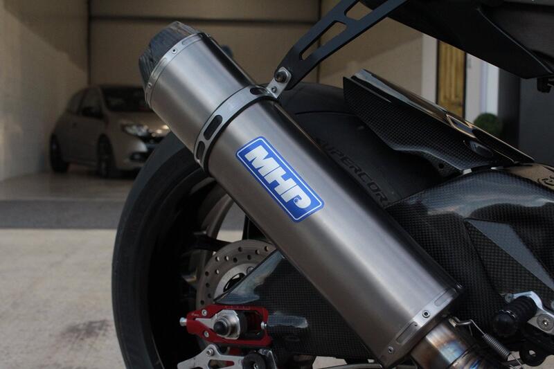 YAMAHA R1