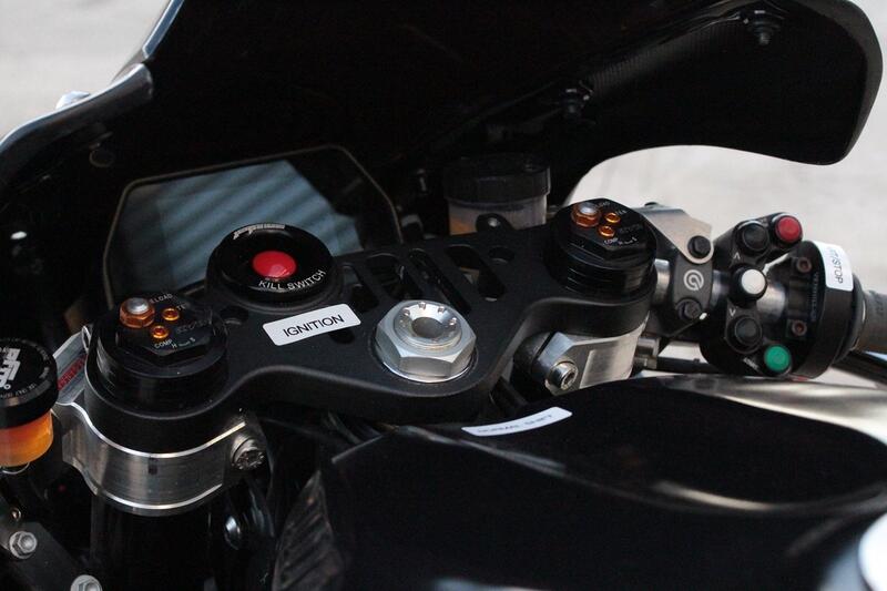 YAMAHA R1