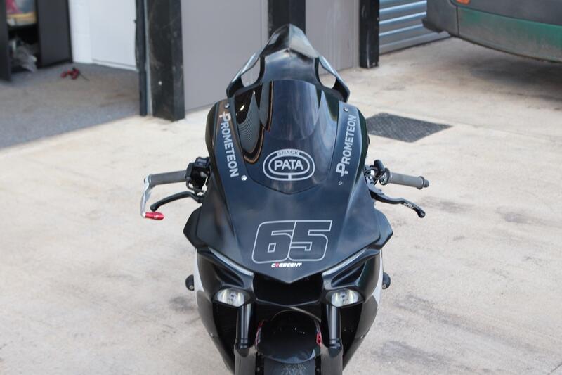YAMAHA R1