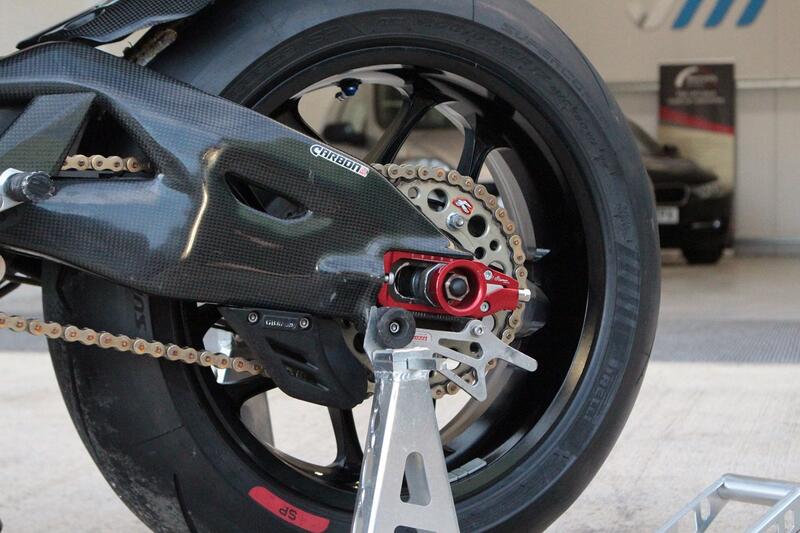 YAMAHA R1