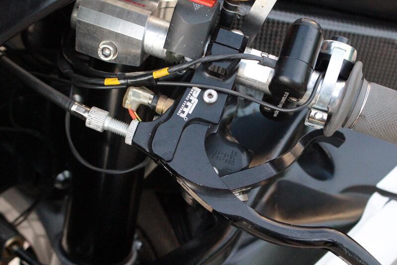 YAMAHA R1