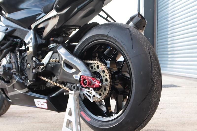 YAMAHA R1