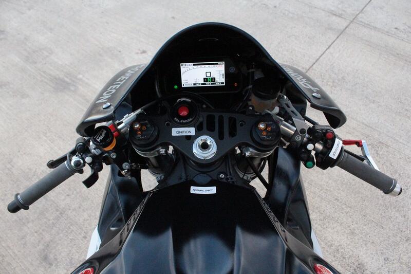 YAMAHA R1