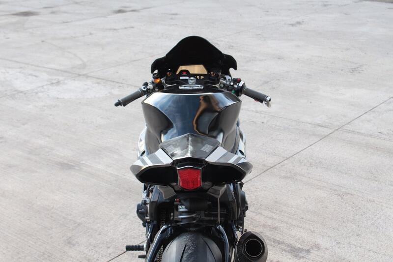 YAMAHA R1