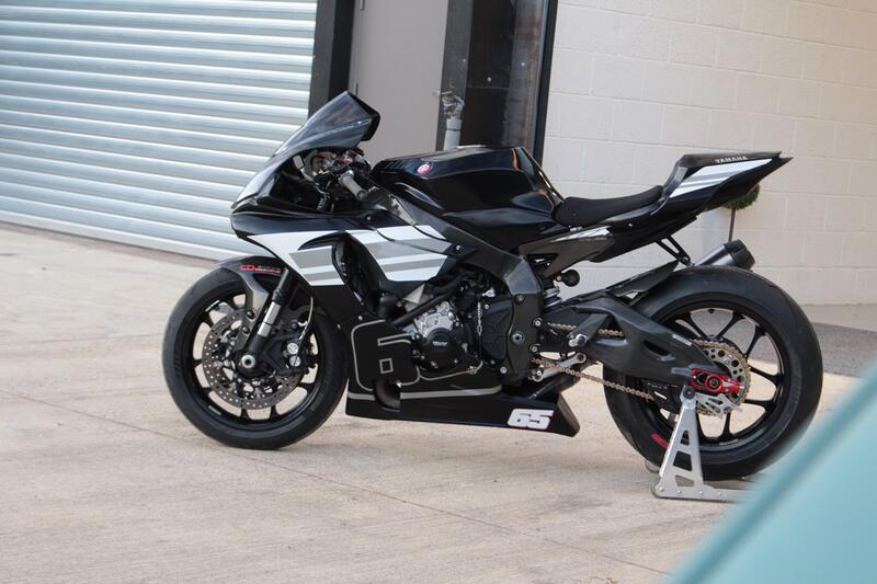 YAMAHA R1