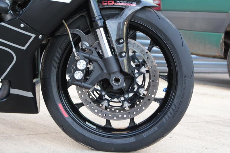 YAMAHA R1