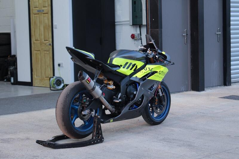 YAMAHA R6