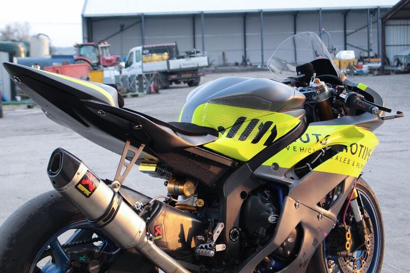YAMAHA R6