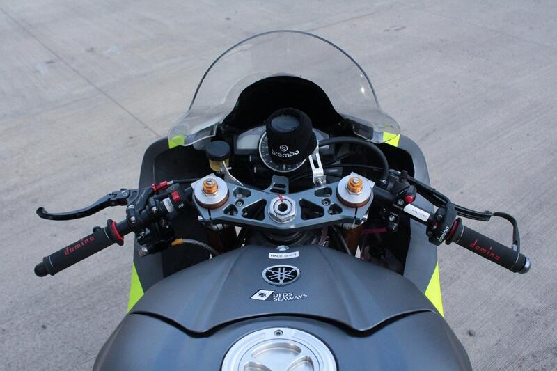 YAMAHA R6