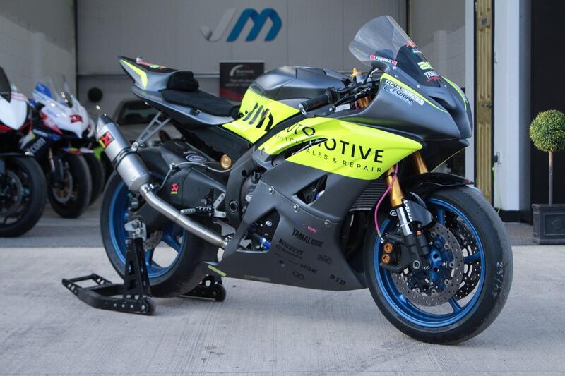YAMAHA R6