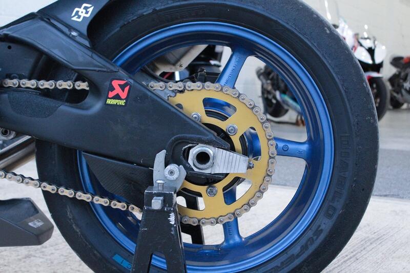 YAMAHA R6