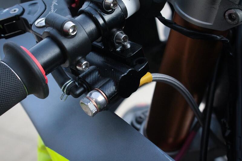 YAMAHA R6