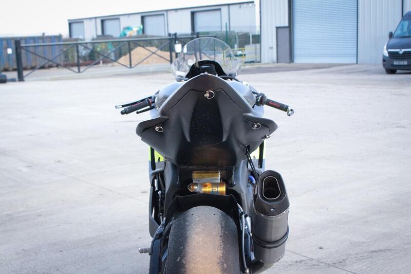 YAMAHA R6