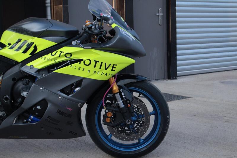 YAMAHA R6