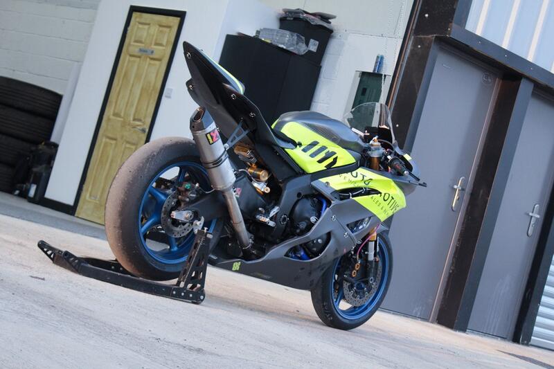YAMAHA R6