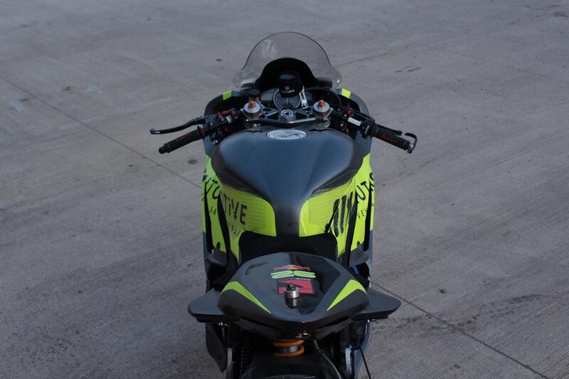 YAMAHA R6