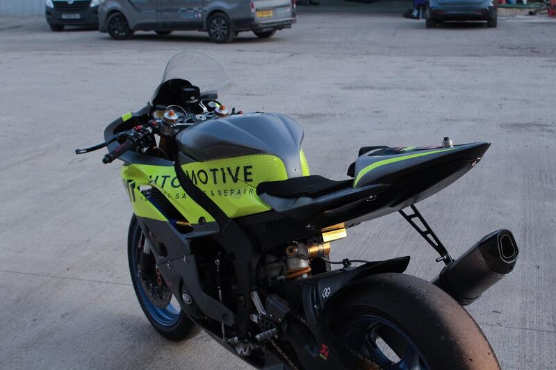 YAMAHA R6