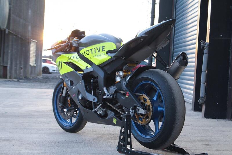 YAMAHA R6